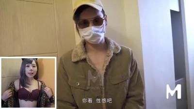 清纯妹妹玩情趣换装游戏玩过火，被扒光后入狠操到高潮喷水！